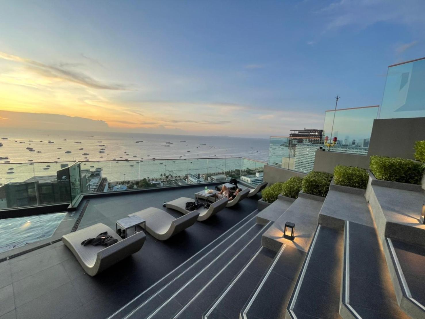 Edge Central Pattaya Seaview Residence With Infinity Pool Exterior photo